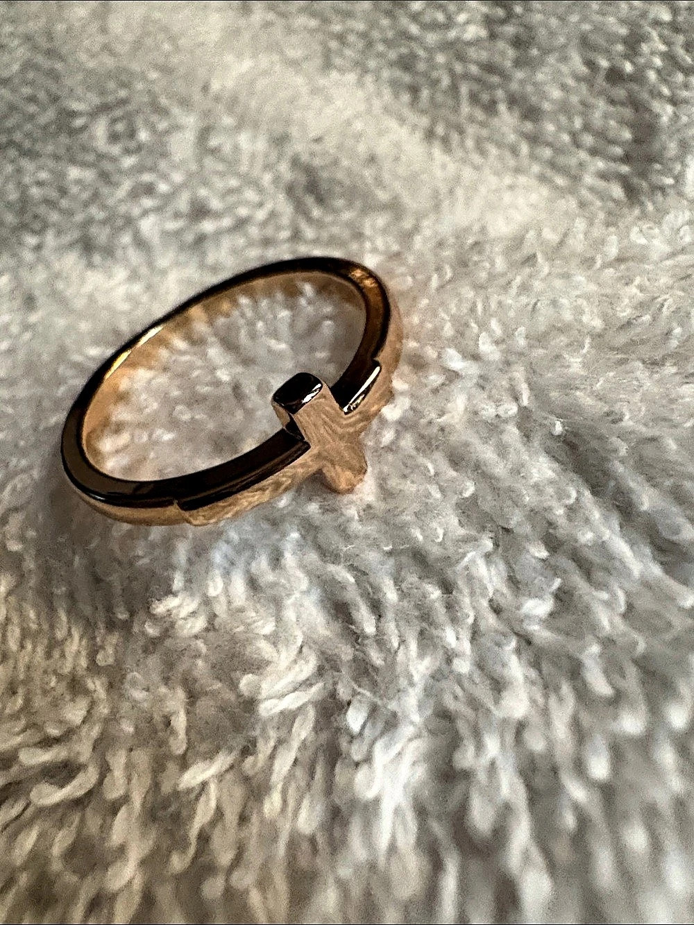 T Wire Ring in Gold